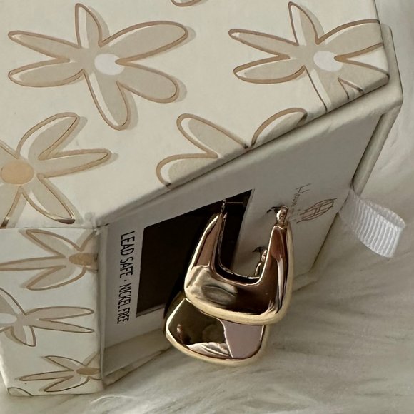 NWT House of Harlow 1960 Square Hoop Earrings - Picture 7 of 7